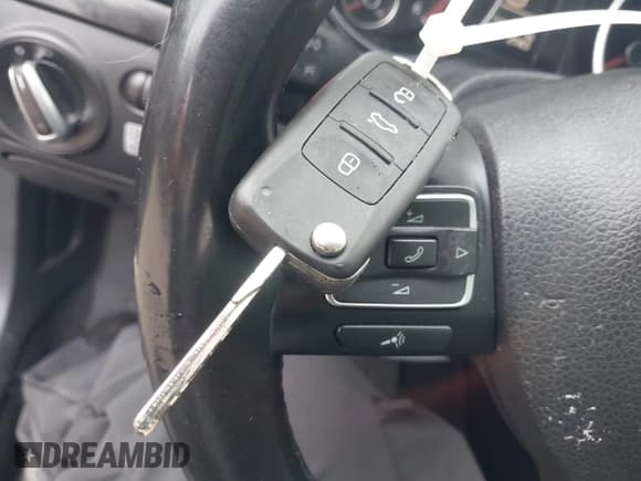 ✅ 2014 Volkswagen Jetta TDI w/Sunroof & Nav • VIN: 3VWPL7AJ4EM604111 • Lot: 42525887. Listed on IAAI with 183,359 mi. Free auction sales archive from the USA and detailed vehicle history report at DreamBid. Image 11.