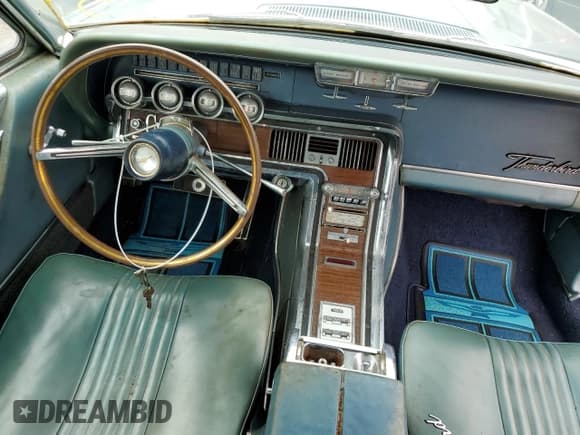 ✅ 1965 Ford Thunderbird • VIN: 5Y87Z123003 • Лот: 76342194. Опубликован ранее на Copart с пробегом 84 508 миль. Бесплатный доступ к архиву аукционных продаж из США и подробный отчёт об истории автомобиля на DreamBid. Изображение 8.