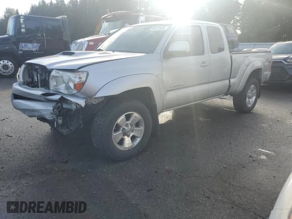 ✅ 2008 Toyota Tacoma • VIN: 5TEUU42N58Z538419 • Lot: 90511665. Listed on Copart with 125,828 mi. Free auction sales archive from the USA and detailed vehicle history report at DreamBid. Image 1.