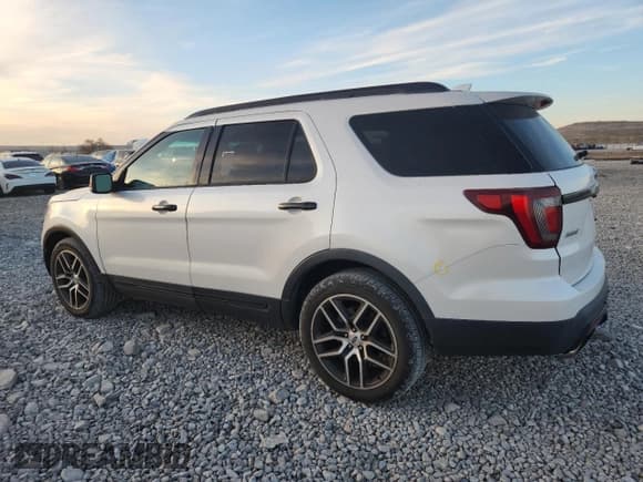 ✅ 2017 Ford Explorer Sport • VIN: 1FM5K8GT9HGB07139 • Lot: 92726265. Wystawiony na Copart z przebiegiem 14 190 mil. Bezpłatny archiwum sprzedaży aukcyjnych z USA i szczegółowy raport historii pojazdu na DreamBid. Zdjęcie 2.