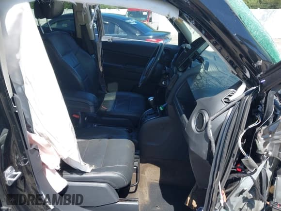 ✅ 2017 Jeep Patriot High Altitude • VIN: 1C4NJRFB2HD195104 • Lot: 42584372. Wystawiony na IAAI z przebiegiem 121 000 mil. Bezpłatny archiwum sprzedaży aukcyjnych z USA i szczegółowy raport historii pojazdu na DreamBid. Zdjęcie 5.