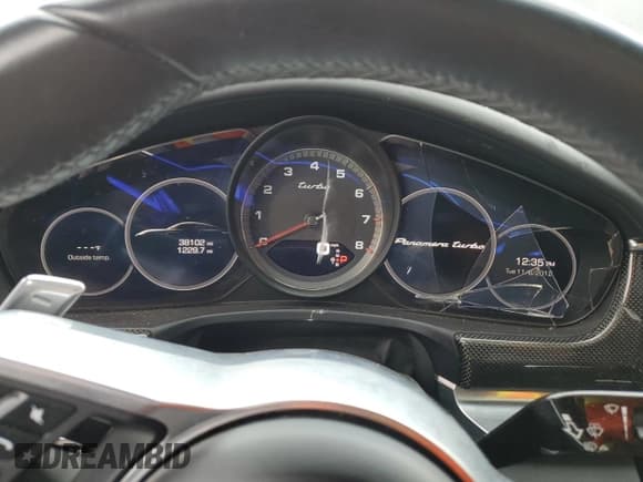 ✅ 2018 Porsche Panamera Turbo • VIN: WP0AF2A7XJL140504 • Lot: 73395623. Wystawiony na Copart z przebiegiem 38 102 mil. Bezpłatny archiwum sprzedaży aukcyjnych z USA i szczegółowy raport historii pojazdu na DreamBid. Zdjęcie 9.