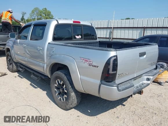 ✅ 2010 Toyota Tacoma PreRunner • VIN: 3TMJU4GN0AM098480 • Lot: 43012796. Listed on IAAI with Not provided. Free auction sales archive from the USA and detailed vehicle history report at DreamBid. Image 3.