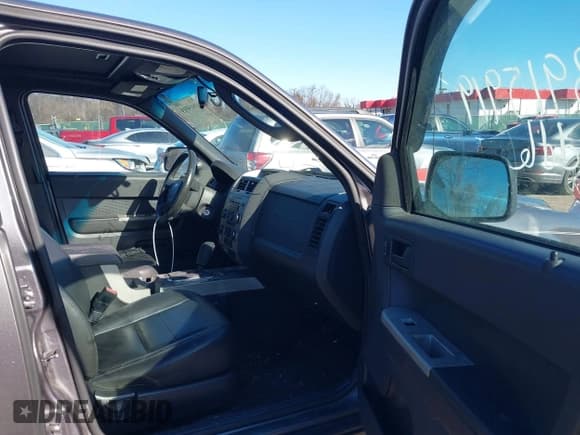 ✅ 2009 Ford Escape XLT • VIN: 1FMCU03799KC86292 • Lot: 43915919. Listed on IAAI with 163,766 mi. Free auction sales archive from the USA and detailed vehicle history report at DreamBid. Image 5.