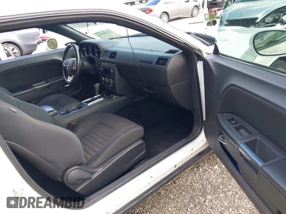 ✅ 2013 Dodge Challenger SXT • VIN: 2C3CDYAG5DH693813 • Lot: 43558979. Listed on IAAI with 188,863 mi. Free auction sales archive from the USA and detailed vehicle history report at DreamBid. Image 5.
