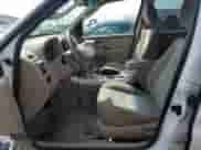 2005 Mercury Mariner Luxury с VIN 4M2YU56175DJ08419, выставлен на аукционе Copart как лот 69509144 с пробегом Не указан миль и Списание • Salvage title. История ставок и продаж доступна на DreamBid. Изображение 7.