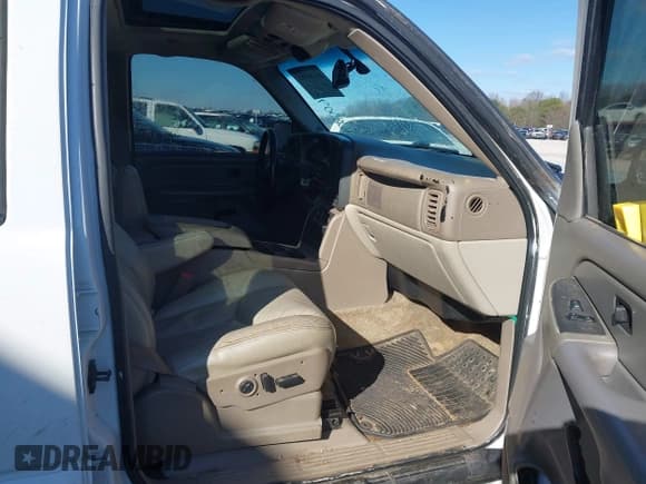 ✅ 2003 Chevrolet Tahoe LS • VIN: 1GNEC13Z73R126800 • Lot: 41618509. Listed on IAAI with 267,234 mi. Free auction sales archive from the USA and detailed vehicle history report at DreamBid. Image 5.