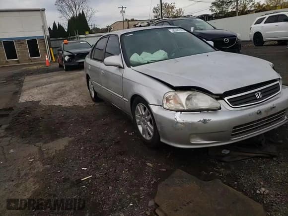 ✅ 1999 Honda Civic VP • VIN: 2HGEJ6616XH531071 • Lot: 82442355. Wystawiony na Copart z przebiegiem 200 353 mil. Bezpłatny archiwum sprzedaży aukcyjnych z USA i szczegółowy raport historii pojazdu na DreamBid. Zdjęcie 13.