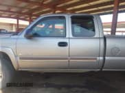 ✅ 2003 Chevrolet Silverado 2500HD LS • VIN: 1GCHC29U13E353706 • Lot: 42398034. Wystawiony na IAAI z przebiegiem 205 065 mil. Bezpłatny archiwum sprzedaży aukcyjnych z USA i szczegółowy raport historii pojazdu na DreamBid. Zdjęcie 14.