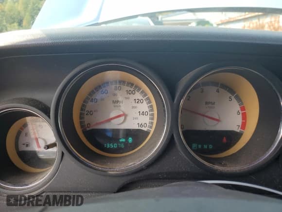 ✅ 2010 Dodge Challenger R/T Classic • VIN: 2B3CJ5DT1AH189882 • Lot: 71098495. Wystawiony na Copart z przebiegiem 135 076 mil. Bezpłatny archiwum sprzedaży aukcyjnych z USA i szczegółowy raport historii pojazdu na DreamBid. Zdjęcie 9.