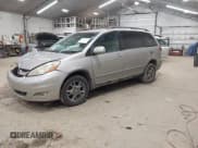 ✅ 2006 Toyota Sienna XLE Limited • VIN: 5TDBA22C16S056608 • Lot: 43685577. Wystawiony na IAAI z przebiegiem Nie podano. Bezpłatny archiwum sprzedaży aukcyjnych z USA i szczegółowy raport historii pojazdu na DreamBid. Zdjęcie 2.