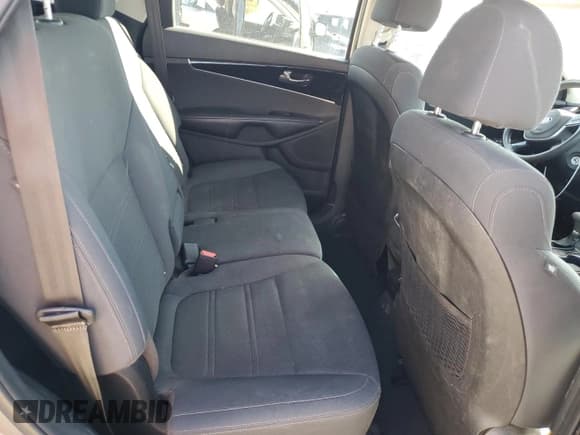 ✅ 2019 Kia Sorento LX • VIN: 5XYPG4A30KG553464 • Lot: 70380475. Listed on Copart with 93,324 mi. Free auction sales archive from the USA and detailed vehicle history report at DreamBid. Image 11.