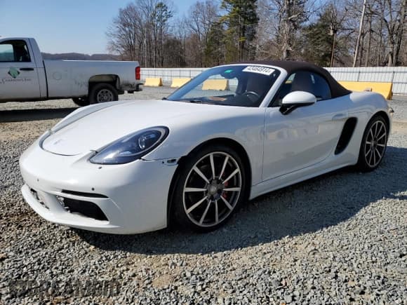 ✅ 2017 Porsche 718 Boxster S • VIN: WP0CB2A81HS241847 • Lot: 43464914. Listed on Copart with 33,990 mi. Free auction sales archive from the USA and detailed vehicle history report at DreamBid. Image 1.