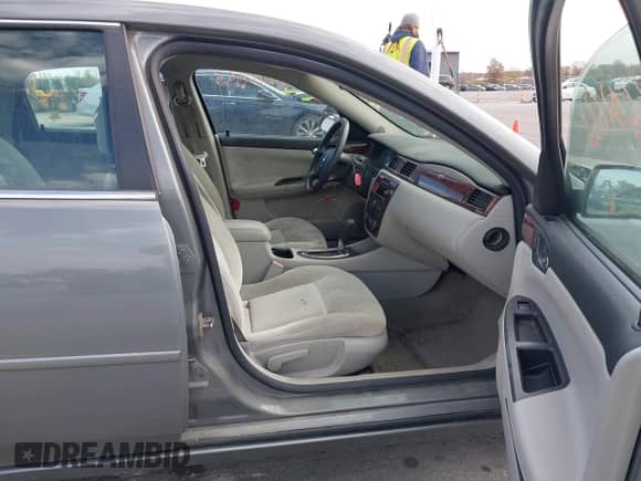 2007 Chevrolet Impala LT z VIN 2G1WT58KX79367792, wystawiony jako IAAI lot #43602663 z przebiegiem 212 534 mil mil oraz . Historia ofert i sprzedaży dostępna na DreamBid. Obrazek 5.