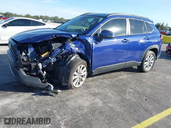 ✅ 2022 Toyota Corolla Cross LE • VIN: 7MUCAAAGXNV022092 • Lot: 43646777. Listed on IAAI with 111,730 mi. Free auction sales archive from the USA and detailed vehicle history report at DreamBid. Image 18.