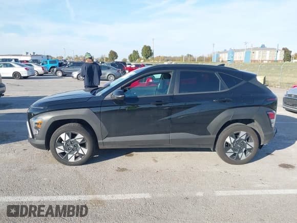 ✅ 2025 Hyundai Kona SEL • VIN: KM8HBCAB5SU219204 • Лот: 43637321. Опубликован ранее на IAAI с пробегом 28 554 миль. Бесплатный доступ к архиву аукционных продаж из США и подробный отчёт об истории автомобиля на DreamBid. Изображение 14.