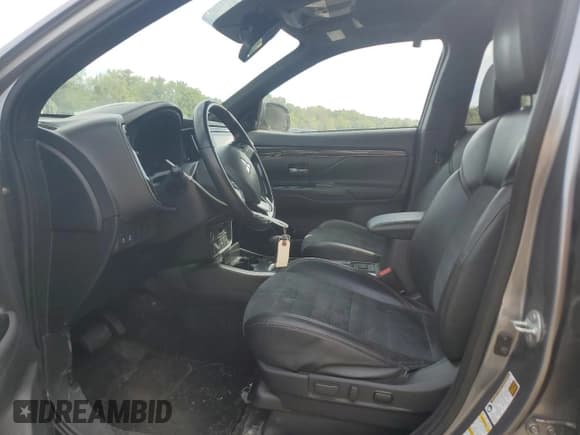 ✅ 2020 Mitsubishi Outlander ES • VIN: JA4AZ3A38LZ030796 • Lot: 70982825. Wystawiony na Copart z przebiegiem 106 797 mil. Bezpłatny archiwum sprzedaży aukcyjnych z USA i szczegółowy raport historii pojazdu na DreamBid. Zdjęcie 7.