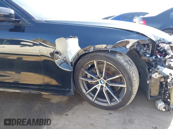 ✅ 2019 BMW 3 Series 330i • VIN: 3MW5R1J59K8B00700 • Lot: 43363732. Wystawiony na IAAI z przebiegiem 87 370 mil. Bezpłatny archiwum sprzedaży aukcyjnych z USA i szczegółowy raport historii pojazdu na DreamBid. Zdjęcie 18.