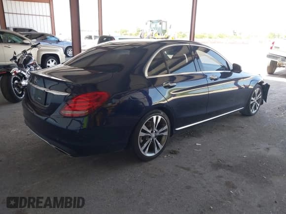 ✅ 2016 Mercedes-Benz C 300 • VIN: 55SWF4JB7GU148494 • Lot: 42554710. Wystawiony na IAAI z przebiegiem 136 882 mil. Bezpłatny archiwum sprzedaży aukcyjnych z USA i szczegółowy raport historii pojazdu na DreamBid. Zdjęcie 4.