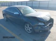 ✅ 2012 Audi S5 Premium Plus • VIN: WAUCVAFR6CA032117 • Lot: 42253758. Wystawiony na IAAI z przebiegiem 103 574 mil. Bezpłatny archiwum sprzedaży aukcyjnych z USA i szczegółowy raport historii pojazdu na DreamBid. Zdjęcie 1.