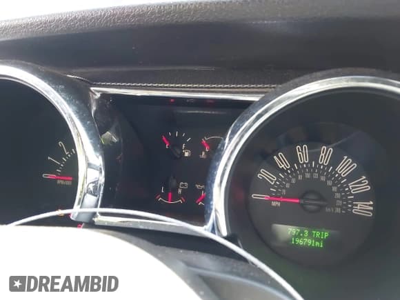 ✅ 2007 Ford Mustang GT Deluxe • VIN: 1ZVHT82H375247633 • Лот: 43702160. Опубликован ранее на IAAI с пробегом 196 791 миль. Бесплатный доступ к архиву аукционных продаж из США и подробный отчёт об истории автомобиля на DreamBid. Изображение 15.