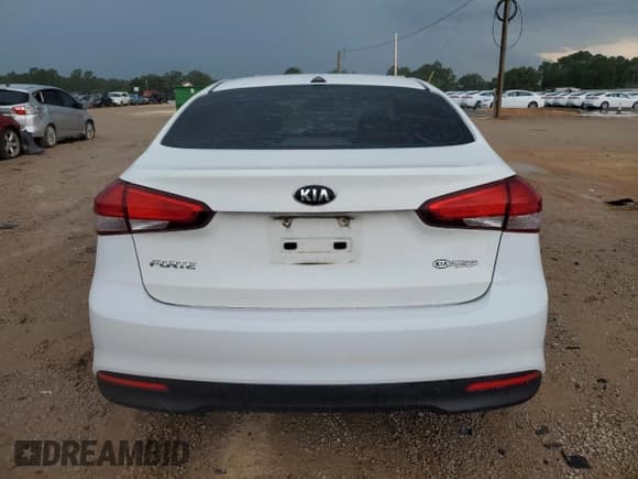✅ 2017 Kia Forte LX • VIN: 3KPFK4A76HE010199 • Лот: 65054585. Опубликован ранее на Copart с пробегом 56 818 миль. Бесплатный доступ к архиву аукционных продаж из США и подробный отчёт об истории автомобиля на DreamBid. Изображение 6.