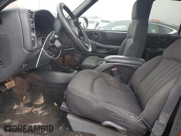 ✅ 2003 Chevrolet Blazer LS • VIN: 1GNDT13X23K178595 • Lot: 86110454. Wystawiony na Copart z przebiegiem 70 011 mil. Bezpłatny archiwum sprzedaży aukcyjnych z USA i szczegółowy raport historii pojazdu na DreamBid. Zdjęcie 7.