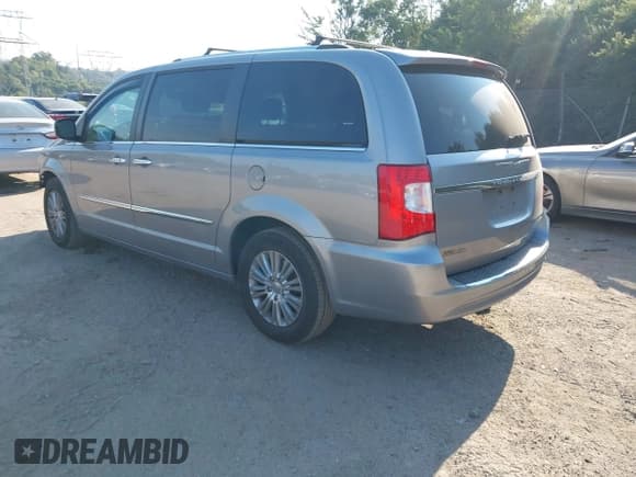 ✅ 2016 Chrysler Town & Country Limited • VIN: 2C4RC1JG7GR121284 • Lot: 43203634. Wystawiony na IAAI z przebiegiem 80 457 mil. Bezpłatny archiwum sprzedaży aukcyjnych z USA i szczegółowy raport historii pojazdu na DreamBid. Zdjęcie 3.