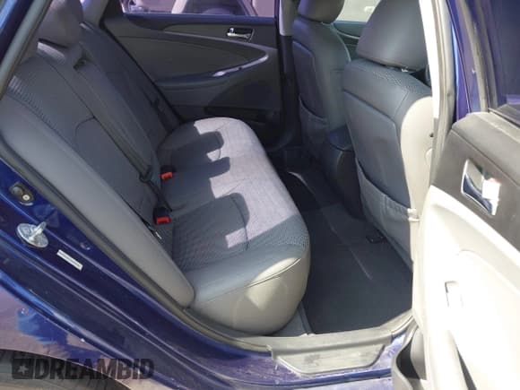 ✅ 2011 Hyundai Sonata Limited • VIN: 5NPEC4AC4BH022179 • Lot: 43304712. Listed on IAAI with 124,189 mi. Free auction sales archive from the USA and detailed vehicle history report at DreamBid. Image 8.