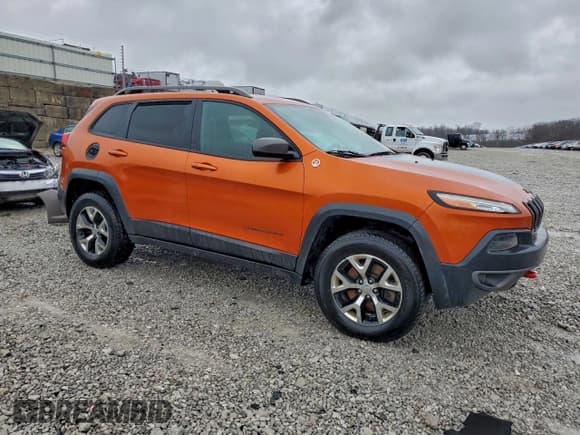 ✅ 2015 Jeep Cherokee Trailhawk • VIN: 1C4PJMBSXFW604095 • Lot: 94492305. Listed on Copart with 191,186 mi. Free auction sales archive from the USA and detailed vehicle history report at DreamBid. Image 4.