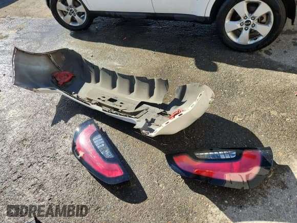 ✅ 2017 Kia Soul • VIN: KNDJN2A27H7426840 • Lot: 92512685. Wystawiony na Copart z przebiegiem 120 011 mil. Bezpłatny archiwum sprzedaży aukcyjnych z USA i szczegółowy raport historii pojazdu na DreamBid. Zdjęcie 12.