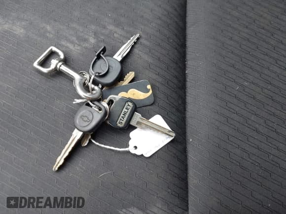 ✅ 2013 Chevrolet Silverado 1500 Work Truck • VIN: 1GCNKPEA7DZ288109 • Lot: 40782515. Wystawiony na IAAI z przebiegiem 191 813 mil. Bezpłatny archiwum sprzedaży aukcyjnych z USA i szczegółowy raport historii pojazdu na DreamBid. Zdjęcie 11.