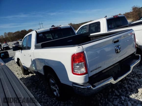 ✅ 2022 Ram 1500 Big Horn • VIN: 1C6RREBG0NN261148 • Лот: 92025435. Опубликован ранее на Copart с пробегом 120 706 миль. Бесплатный доступ к архиву аукционных продаж из США и подробный отчёт об истории автомобиля на DreamBid. Изображение 2.