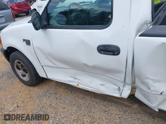 ✅ 2004 Ford F-150 XL • VIN: 2FTRF17W34CA62206 • Lot: 42837827. Wystawiony na IAAI z przebiegiem 270 379 mil. Bezpłatny archiwum sprzedaży aukcyjnych z USA i szczegółowy raport historii pojazdu na DreamBid. Zdjęcie 15.