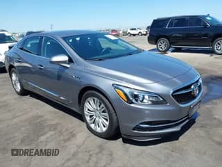 ✅ 2018 Buick LaCrosse Essence • VIN: 1G4ZP5SZXJU133687 • Lot: 42886867. Wystawiony na IAAI z przebiegiem 43 839 mil. Bezpłatny archiwum sprzedaży aukcyjnych z USA i szczegółowy raport historii pojazdu na DreamBid. Zdjęcie 1.