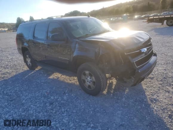 ✅ 2010 Chevrolet Suburban LT • VIN: 1GNUKJE39AR236770 • Lot: 80547244. Wystawiony na Copart z przebiegiem 224 017 mil. Bezpłatny archiwum sprzedaży aukcyjnych z USA i szczegółowy raport historii pojazdu na DreamBid. Zdjęcie 4.