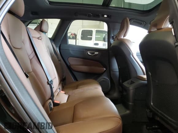 ✅ 2024 Volvo XC60 Plus Dark Theme • VIN: YV4H60DL1R1731420 • Lot: 63668675. Listed on Copart with 13,347 mi. Free auction sales archive from the USA and detailed vehicle history report at DreamBid. Image 11.