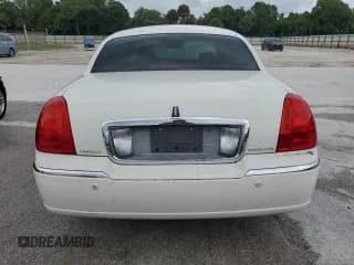✅ 2003 Lincoln Town Car Signature • VIN: 1LNHM82W53Y655151 • Lot: 71382714. Listed on Copart with Not provided. Free auction sales archive from the USA and detailed vehicle history report at DreamBid. Image 6.