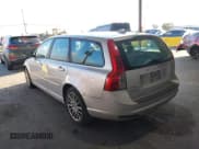✅ 2009 Volvo V50 • VIN: YV1MW390592470167 • Lot: 42473638. Listed on IAAI with 104,772 mi. Free auction sales archive from the USA and detailed vehicle history report at DreamBid. Image 3.