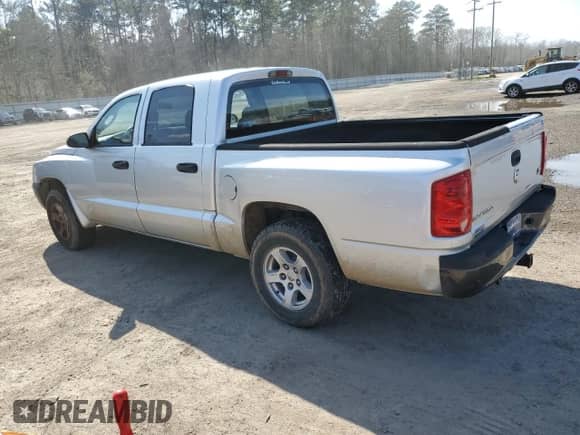 2007 Dodge Dakota ST z VIN 1D7HW28P17S184237, wystawiony jako Copart lot #43230605 z przebiegiem 151 993 mil mil oraz Czysty tytuł • Clean title. Historia ofert i sprzedaży dostępna na DreamBid. Obrazek 2.