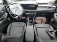 ✅ 2024 Buick Encore GX Sport Touring • VIN: KL4AMDSLXRB154749 • Lot: 66698725. Wystawiony na Copart z przebiegiem 16 386 mil. Bezpłatny archiwum sprzedaży aukcyjnych z USA i szczegółowy raport historii pojazdu na DreamBid. Zdjęcie 8.