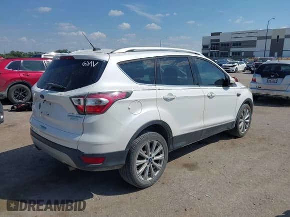 ✅ 2017 Ford Escape Titanium • VIN: 1FMCU0JD0HUA13334 • Lot: 43190777. Wystawiony na IAAI z przebiegiem 110 072 mil. Bezpłatny archiwum sprzedaży aukcyjnych z USA i szczegółowy raport historii pojazdu na DreamBid. Zdjęcie 4.