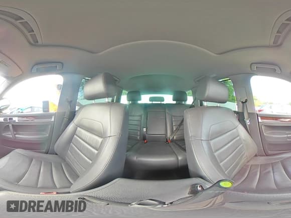 ✅ 2008 Volkswagen Touareg • VIN: WVGMB77L48D039842 • Lot: 58301195. Listed on Copart with 126,165 mi. Free auction sales archive from the USA and detailed vehicle history report at DreamBid. Image 15.