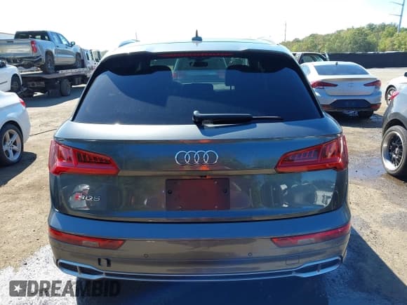 ✅ 2018 Audi SQ5 Prestige • VIN: WA1C4BFY8J2043740 • Лот: 43350771. Опубликован ранее на IAAI с пробегом 62 016 миль. Бесплатный доступ к архиву аукционных продаж из США и подробный отчёт об истории автомобиля на DreamBid. Изображение 17.