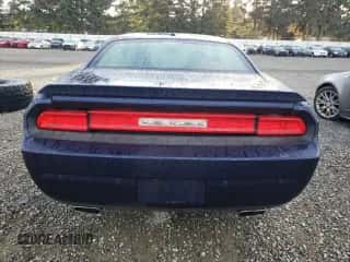 2014 Dodge Challenger SXT z VIN 2C3CDYAG3EH101729, wystawiony jako Copart lot #73331604 z przebiegiem 127 406 mil mil oraz Szkoda całkowita • Salvage title. Historia ofert i sprzedaży dostępna na DreamBid. Obrazek 6.