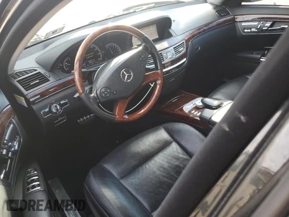 ✅ 2010 Mercedes-Benz S 550 • VIN: WDDNG8GB7AA347088 • Lot: 90147715. Wystawiony na Copart z przebiegiem 102 002 mil. Bezpłatny archiwum sprzedaży aukcyjnych z USA i szczegółowy raport historii pojazdu na DreamBid. Zdjęcie 8.