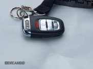 ✅ 2012 Audi S4 Premium Plus • VIN: WAUDGAFL4CA092360 • Lot: 42059231. Wystawiony na IAAI z przebiegiem 172 696 mil. Bezpłatny archiwum sprzedaży aukcyjnych z USA i szczegółowy raport historii pojazdu na DreamBid. Zdjęcie 11.