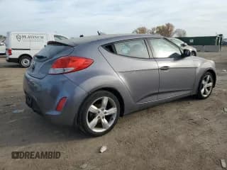 ✅ 2013 Hyundai Veloster w/Gray Int • VIN: KMHTC6AD6DU179969 • Lot: 76845334. Wystawiony na Copart z przebiegiem 131 324 mil. Bezpłatny archiwum sprzedaży aukcyjnych z USA i szczegółowy raport historii pojazdu na DreamBid. Zdjęcie 3.