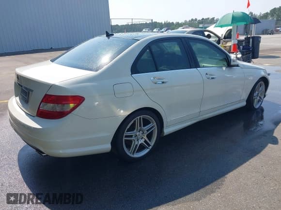 ✅ 2009 Mercedes-Benz C 300 Sport • VIN: WDDGF54X19F271389 • Lot: 42387447. Listed on IAAI with 176,246 mi. Free auction sales archive from the USA and detailed vehicle history report at DreamBid. Image 4.