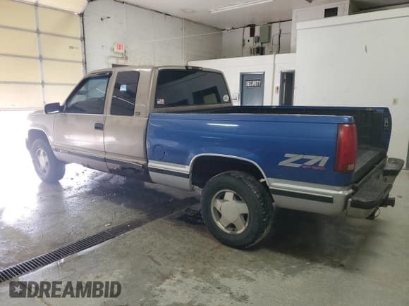 ✅ 1996 Chevrolet Silverado 1500 • VIN: 2GCEK19R4T1172032 • Лот: 92387615. Опубликован ранее на Copart с пробегом 313 856 миль. Бесплатный доступ к архиву аукционных продаж из США и подробный отчёт об истории автомобиля на DreamBid. Изображение 2.